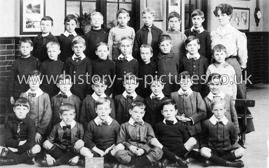 Class V Photo, Maynard Road School, Walthamstow, London. c.1920's